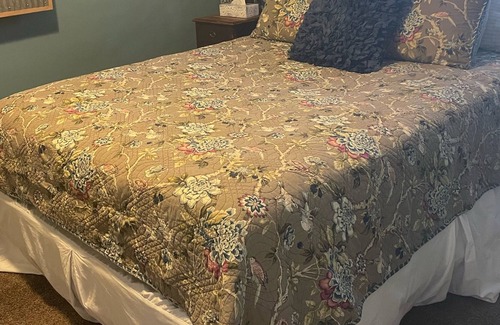 Longview House | Blue Room Cottage