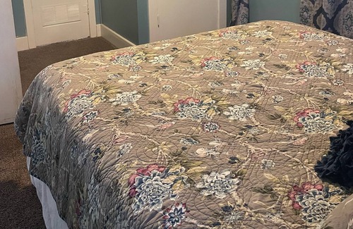 Longview House | Blue Room Cottage
