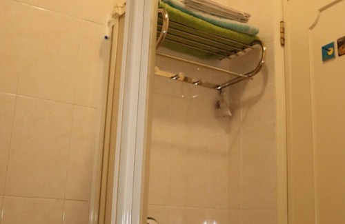 Sacavem Condo | Blue room near Lisbon airport and Oriente train station.