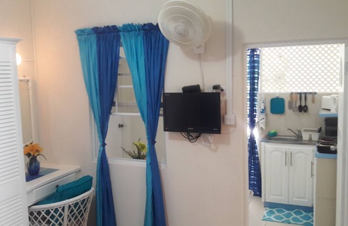 Maxwell Apartment | "Blue Sea" - Small & Cozy Studio Apartment