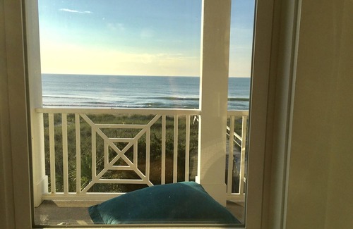 Carolina Beach House | Blue SKies - OCEAN FRONT COOL CONTEMPORARY TOWNHOME