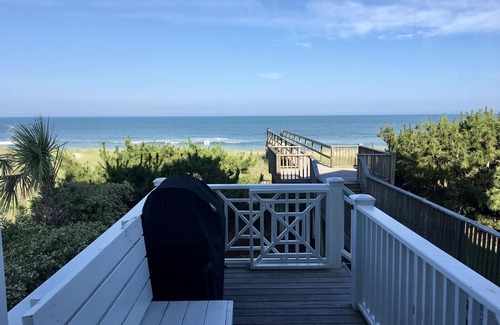 Carolina Beach House | Blue SKies - OCEAN FRONT COOL CONTEMPORARY TOWNHOME
