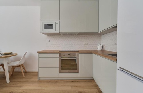 Krzyki Apartment | Blue Sky Apartment with Parking & Balcony by Noclegi Renters