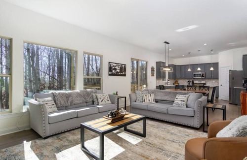Lake Lure House | Blue Sky Lodge at Rumbling Bald