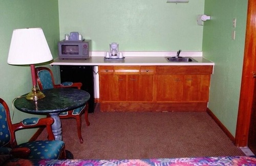 Lamar Hotel | Blue Spruce Motel