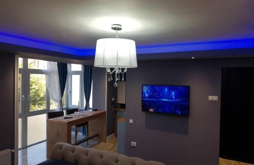 Center Apartment | Blue Studio