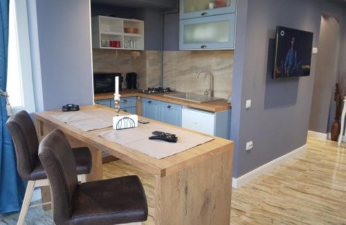 Center Apartment | Blue Studio