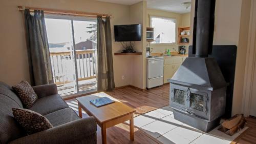 Lake of Bays Resort | Blue Water Acres