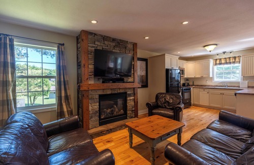 Lake of Bays Cottage | Blue Water Acres