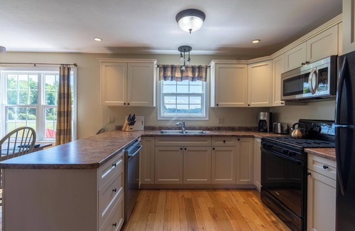 Lake of Bays Cottage | Blue Water Acres