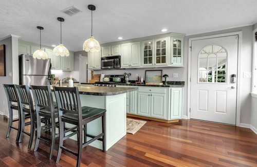 Town of Porter House | Blue Waters Cottage - 3bd, Lakefront with Hot Tub!