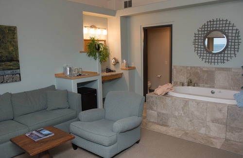 Ashland Hotel | Blue Wave Inn