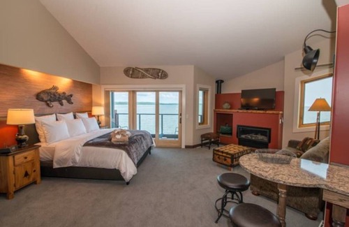 Ashland Hotel | Blue Wave Inn