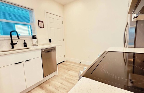 East Daytona Apartment | Blue Wave Retreat (Beach)