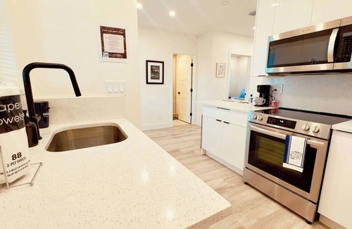 East Daytona Apartment | Blue Wave Retreat (Beach)