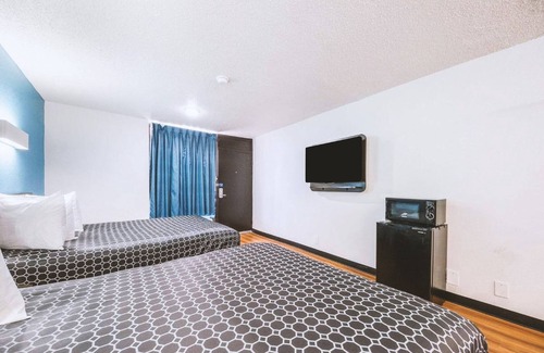 Beeville Hotel | Blue Way Inn & Suites by Jasper Beeville-2 Queen Bed Non Smoking