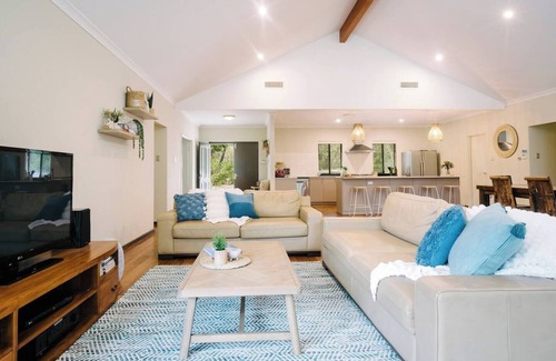 Margaret River House | Blue Wren Chic and Spacious Country Pool House