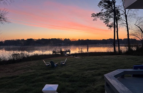 Ware House | Bluebell Cottage! Waterfront, Boat Dock in Gloucester VA. Handicap accessible!