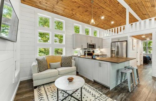 Menlo House | Bluebell Cottage with private fire pit