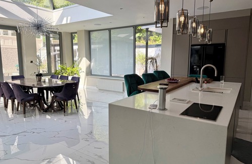 Bumble's Green Villa | Bluebell House