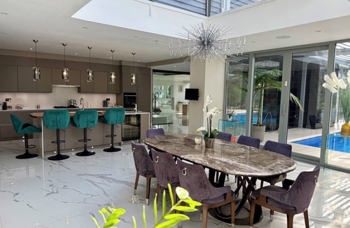 Bumble's Green Villa | Bluebell House