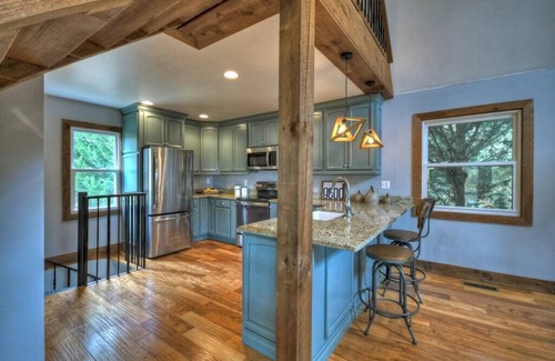 Blue Ridge House | Blueberry Ridge| Book 2 nights, stay 3 nights!
