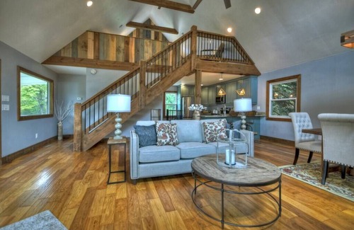 Blue Ridge House | Blueberry Ridge| Book 2 nights, stay 3 nights!