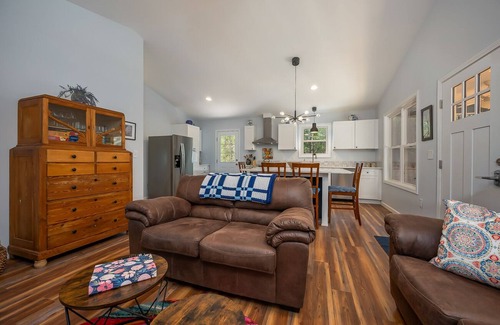 Rutherfordton House | Bluebird Cottage | Secluded Cottage in the Blue Ridge Mountains