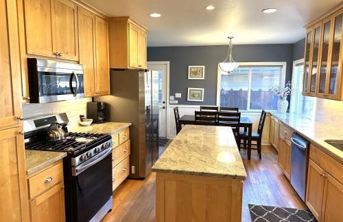 Old Bend House | Bluebird Day - Riverside Cottage
