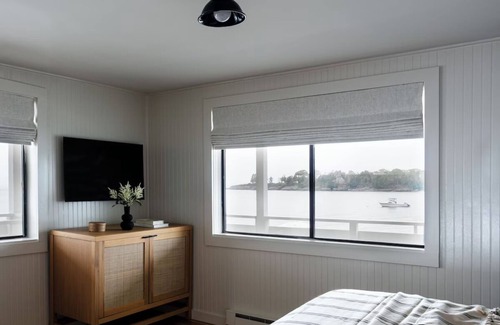 Ocean Point House | Bluebird Ocean Point Inn | Shore Oceanfront Deluxe Suite | with Fire Pits