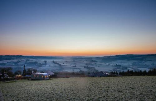 Umberleigh Cabin | Bluebird Penthouse & Land Rover Hot Tub