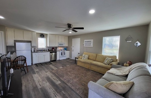 West Tawakoni Cabin | Bluebonnet Cottages by the Lake - Cabin 10