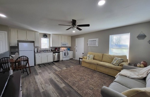 West Tawakoni Cabin | Bluebonnet Cottages by the Lake - Cabin 10