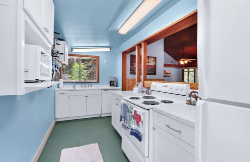 Wimberley House | Bluebonnet Cottage I Waterfront, Dog Friendly