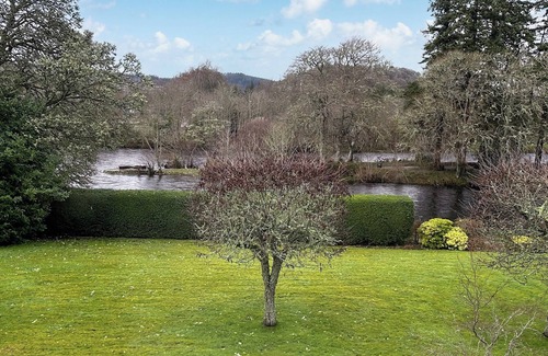 South Galson Cottage | Bluegrass Retreat on the River Ness