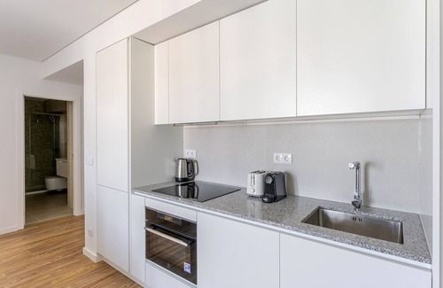 Falca Apartment | Blueground | Alvalade, balcony, nr Campo Pequeno