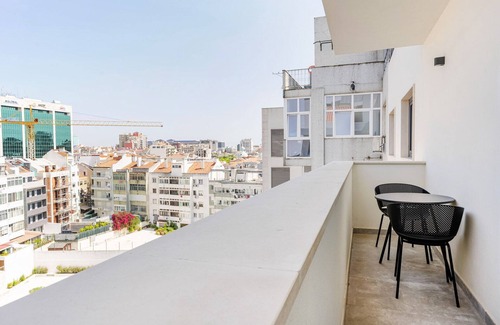 Falca Apartment | Blueground | Alvalade, balcony, nr Campo Pequeno