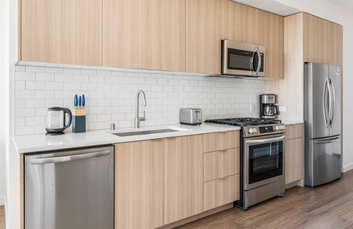 Belmont Apartment | Blueground | Belmont, pool, nr Coyote Point