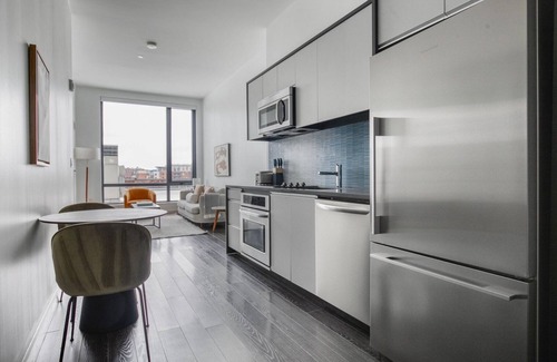 Central-Maverick Square - Paris Street Apartment | Blueground | Central-Maverick Square, pool, nr Boston Harbor