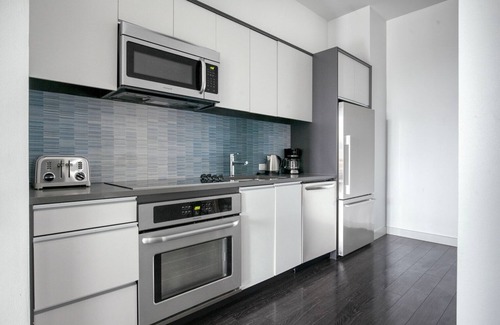 Central-Maverick Square - Paris Street Apartment | Blueground | Central-Maverick Square, pool, nr Boston Harbor