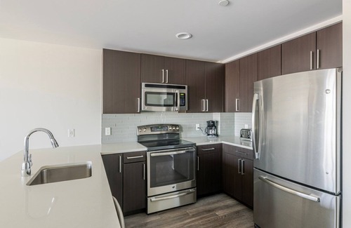 East Cambridge Apartment | Blueground | East Cambridge, balcony, nr Charles River