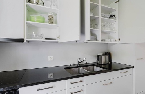 Enge Apartment | Blueground | Enge, elevator, w/d, near market