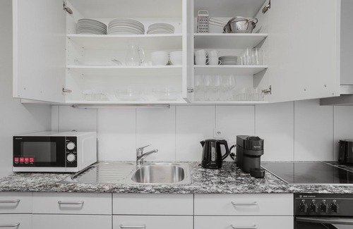 Enge Apartment | Blueground | Enge, w/d, nr market & Old Town