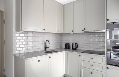 Santa Isabel Apartment | Blueground | Estrela, kitchen & furniture