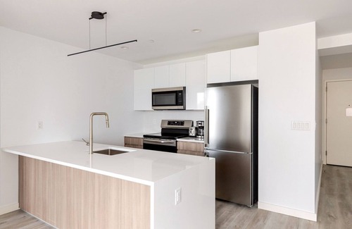 Greenpoint Apartment | Blueground | Greenpoint, pool & w/d, nr park