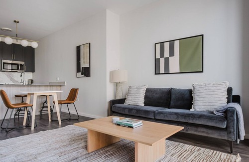 East Hyde Park Apartment | Blueground | Hyde Park, AC, w/d, nr museum