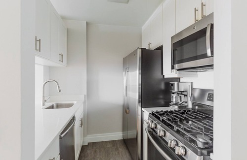 Kips Bay Apartment | Blueground | Kips Bay, pool, w/d & gym, nr MSG