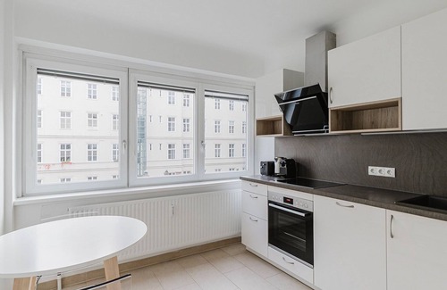 Josefstadt Apartment | Blueground | Landstraße, w/d, fully furnished