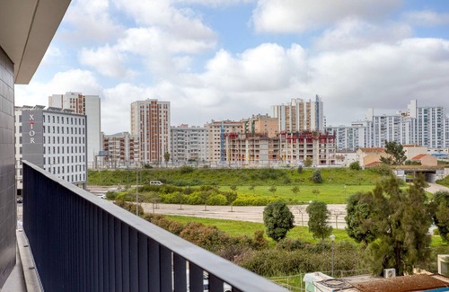 Lumiar Apartment | Blueground | Lumiar, rooftop pool, fully furnished