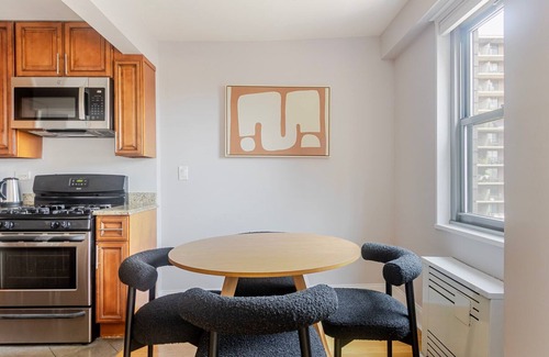 Manhattan Valley Apartment | Blueground | Manhattan Valley, balcony, nr Central Park